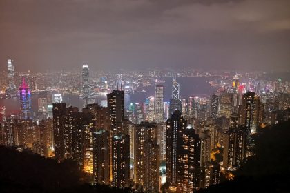 【香港|ビクトリア・ピーク】世界三大夜景は伊達じゃない!ピーク・トラムが工事中だったのでバスに乗ったら混雑ゼロだった話も。【行き方・感想】