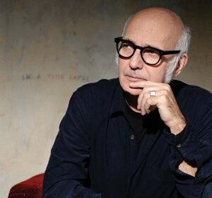 Ludovico Einaudi(ルドヴィコ・エイナウディ)とは?『Nuvole Bianche(白い雲)』『Una Mattina』などのピアノ作品で有名なイタリアの大巨匠